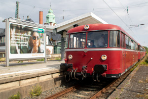 996 677, 798 589, 996 310 und 798 829 am Bahnsteig in Bad Homburg, aufgenommen am 11.09.2022.