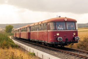 798 829, 996 310, 798 589 und 996 677 bei Westerfeld auf der Taunusbahn, aufgenommen am 11.09.2022.
