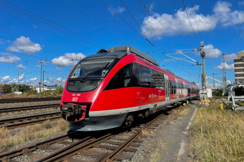 644 064 steht im Bahnhof Gießen an der Tankstelle, aufgenommen am 21.09.2022.