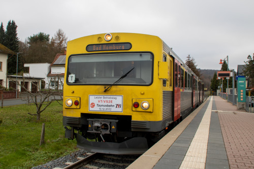 609 014 steht in Brandoberndorf, aufgenommen am 10.12.2022.