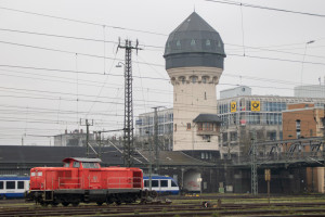 212 265 unter dem Wasserturm im Bahnhof Darmstadt Hbf, aufgenommen am 11.12.2022.