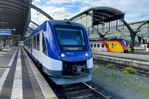 554 104 steht in Darmstadt Hbf, aufgenommen am 26.11.2022.