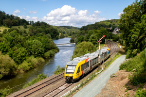 648 032 am Blocksignal von Fürfurt auf der Lahntalbahn, aufgenommen am 15.06.2024.