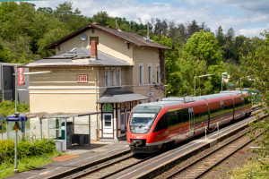 643 047 am Bahnsteig in Villmar auf der Lahntalbahn, aufgenommen am 15.06.2024.