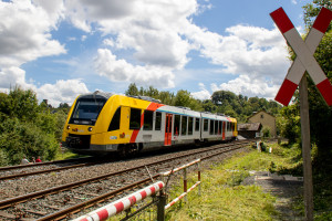 2648 022 durchfährt Villmar auf der Lahntalbahn, aufgenommen am 15.06.2024.
