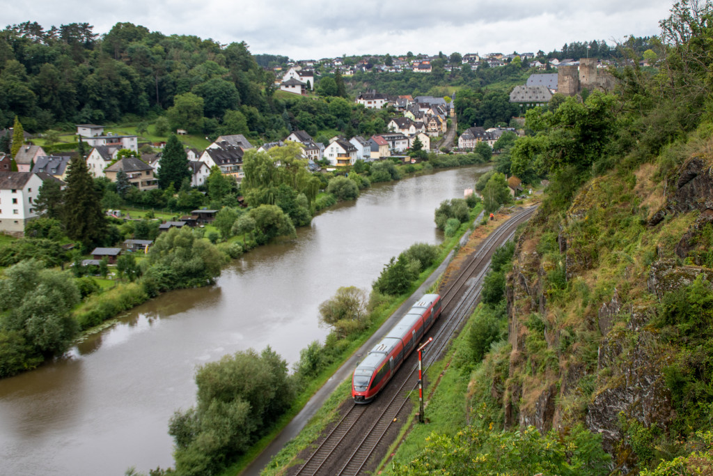 643 050 in Runkel auf der Lahntalbahn, aufgenommen am 04.07.2024.