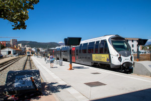 Zwei AMG-800-Triebwagen halten im Bahnhof Ajaccio, aufgenommen am 11.07.2025 auf Korsika.