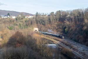35 1097 bei Kirschhofen auf der Lahntalbahn, aufgenommen am 27.12.2025.