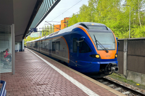428 003 der Cantus steht im Bahnhof Kassel-Wilhelmshöhe, aufgenommen am 14.04.2024.