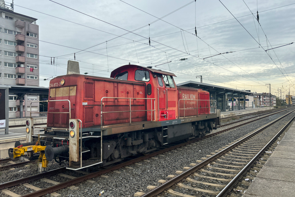 294 872 im Bahnhof Frankfurt-Höchst, aufgenommen am 27.02.2024.