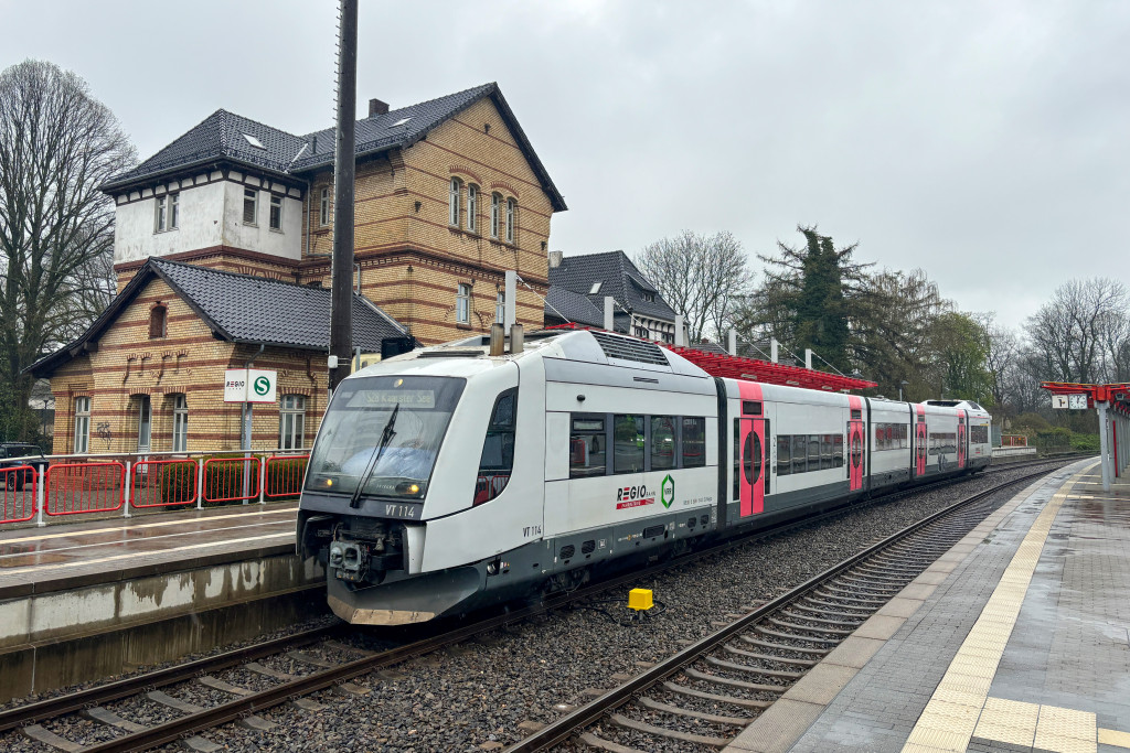 609 114 in Mettmann-Stadtwald auf der Düsseltalbahn, aufgenommen am 30.03.2024.