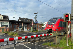 442 111 im Bahnhof Dutenhofen auf der Dillstrecke, aufgenommen am 24.04.2024.