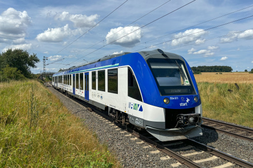 554 111 bei Kirch-Göns auf der Main-Weser-Bahn, aufgenommen am 18.07.2024.
