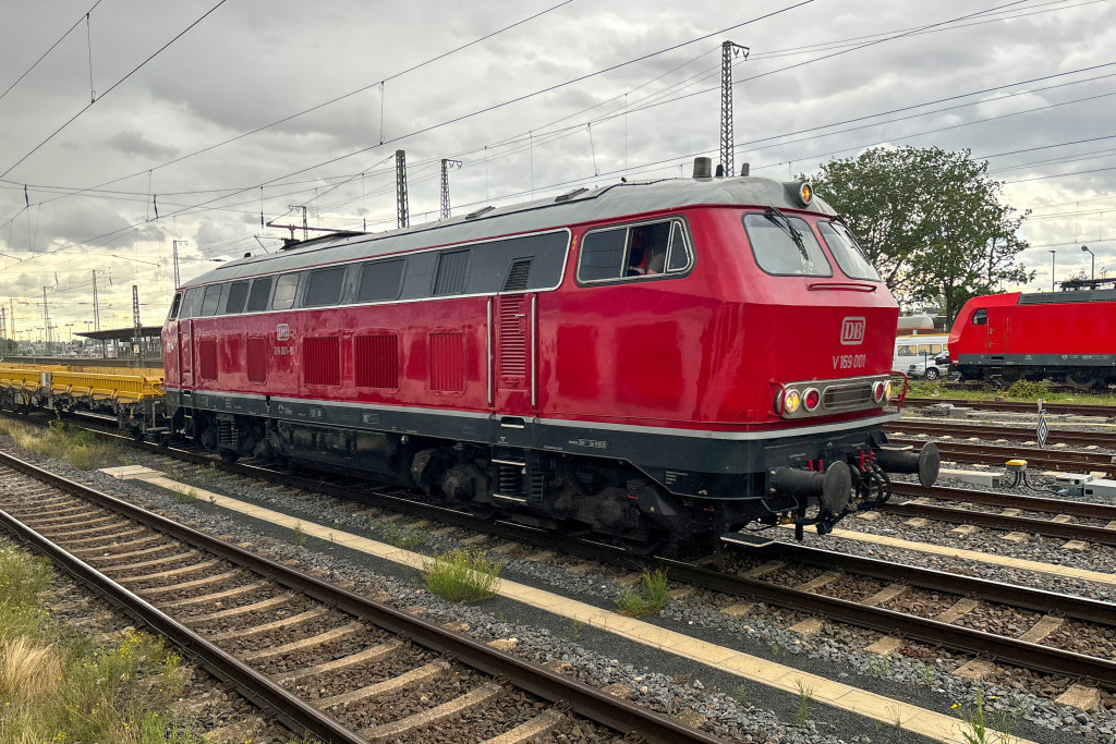 219 001 im Bahnhof Frankfurt-Höchst, aufgenommen am 16.07.2024.