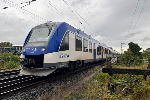 554 121 mit zwei weiteren 554 im Bahnhof Gießen, aufgenommen am 26.09.2024.