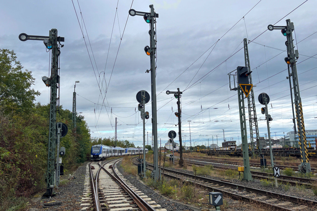 554 113 und 554 120 im Güterbahnhof Gießen, aufgenommen am 30.09.2024.