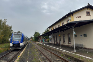 554 110 im Bahnhof Lich auf der Lahn-Kinzig-Bahn, aufgenommen am 02.10.2024.