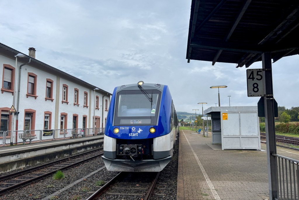 554 110 im Bahnhof Stockheim, aufgenommen am 02.10.2024.