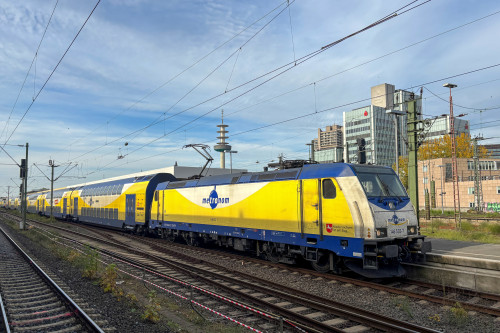 Der Metronom steht mit 146 532 in Hannover Hbf, aufgenommen am 18.10.2024.