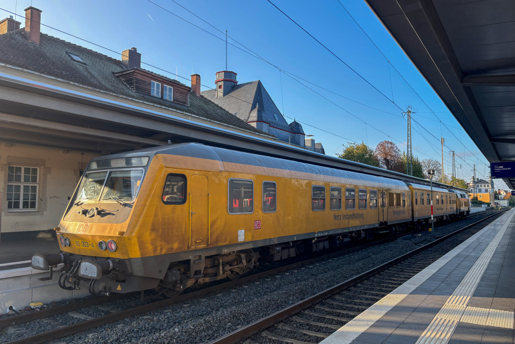 Ein Messzug im Bahnhof Friedberg, aufgenommen am 29.10.2024.