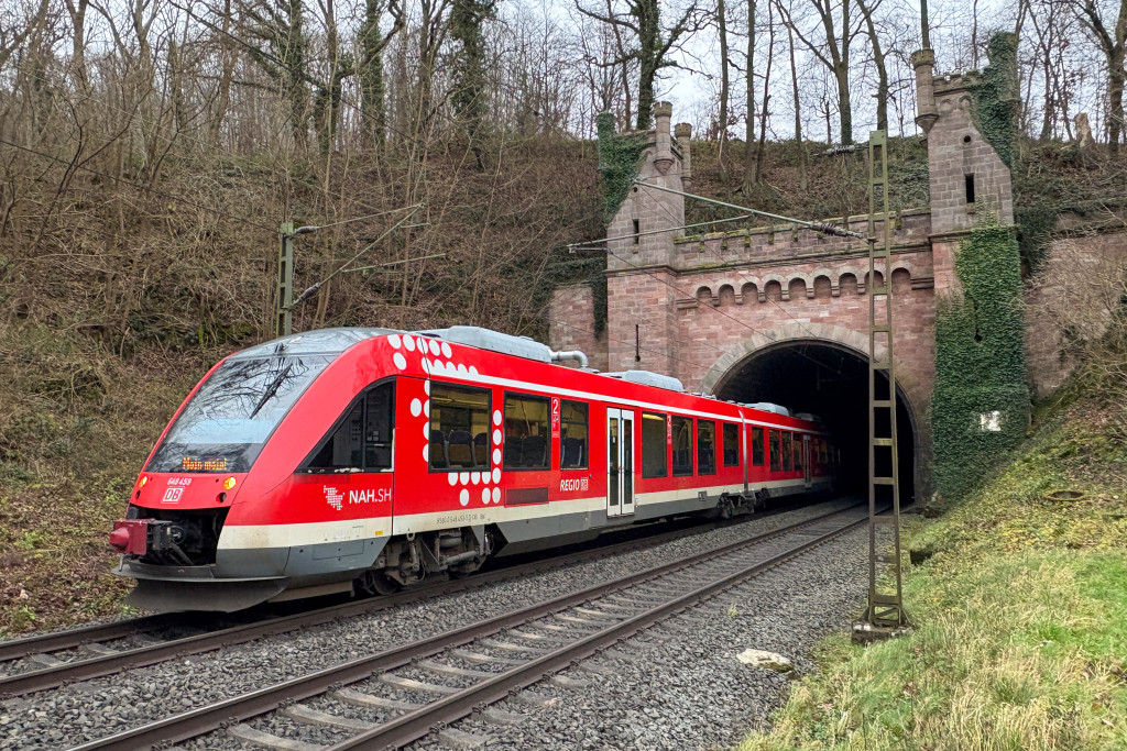 648 459 am Schürzebergtunnel auf der Nord-Süd-Strecke, aufgenommen am 12.12.2024.
