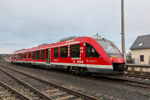 648 451 steht im Bahnhof Usingen auf der Taunusbahn, aufgenommen am 16.01.2025.