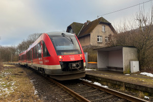648 452 in Willmenroth auf der Oberwesterwaldbahn, aufgenommen am 16.01.2025.