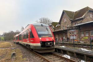 648 452 in Hachenburg auf der Oberwesterwaldbahn, aufgenommen am 16.01.2025.