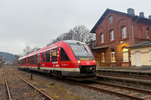 648 452 im Bahnhof Herdorf auf der Hellertalbahn, aufgenommen am 16.01.2025.