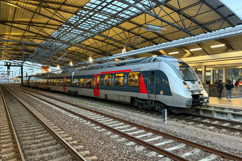 9442 310 in Erfurt Hbf, aufgenommen am 14.12.2024.