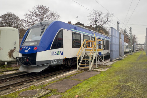 554 116 und zwei weitere 554 stehen im Bahnhof Gießen in der Waschanlage, aufgenommen am 11.12.2024.