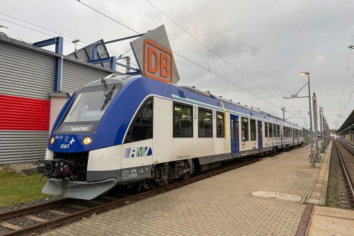 554 122 an der Waschanlage im Bahnhof Frankfurt-Höchst, aufgenommen am 12.12.2024.