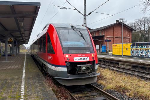 648 355 im Bahnhof Bad Salzuflen, aufgenommen am 23.01.2025.