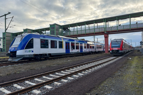 648 355 vor 554 127 im Bahnhof Gießen, aufgenommen am 23.01.2025.