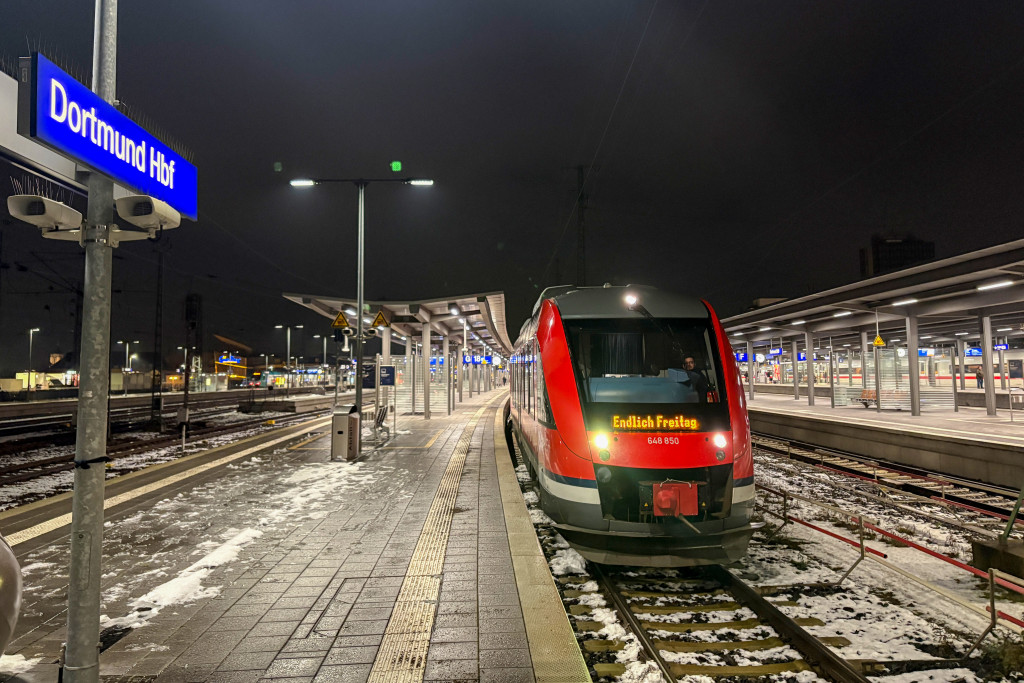 648 350 und zwei weitere 648 stehen in Dortmund Hbf, aufgenommen am 10.01.2025.