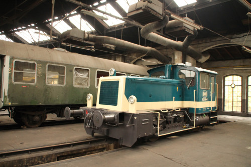332 090 steht am 25.10.2015 im Lokschuppen in Siegen, aufgenommen am 25.10.2015.