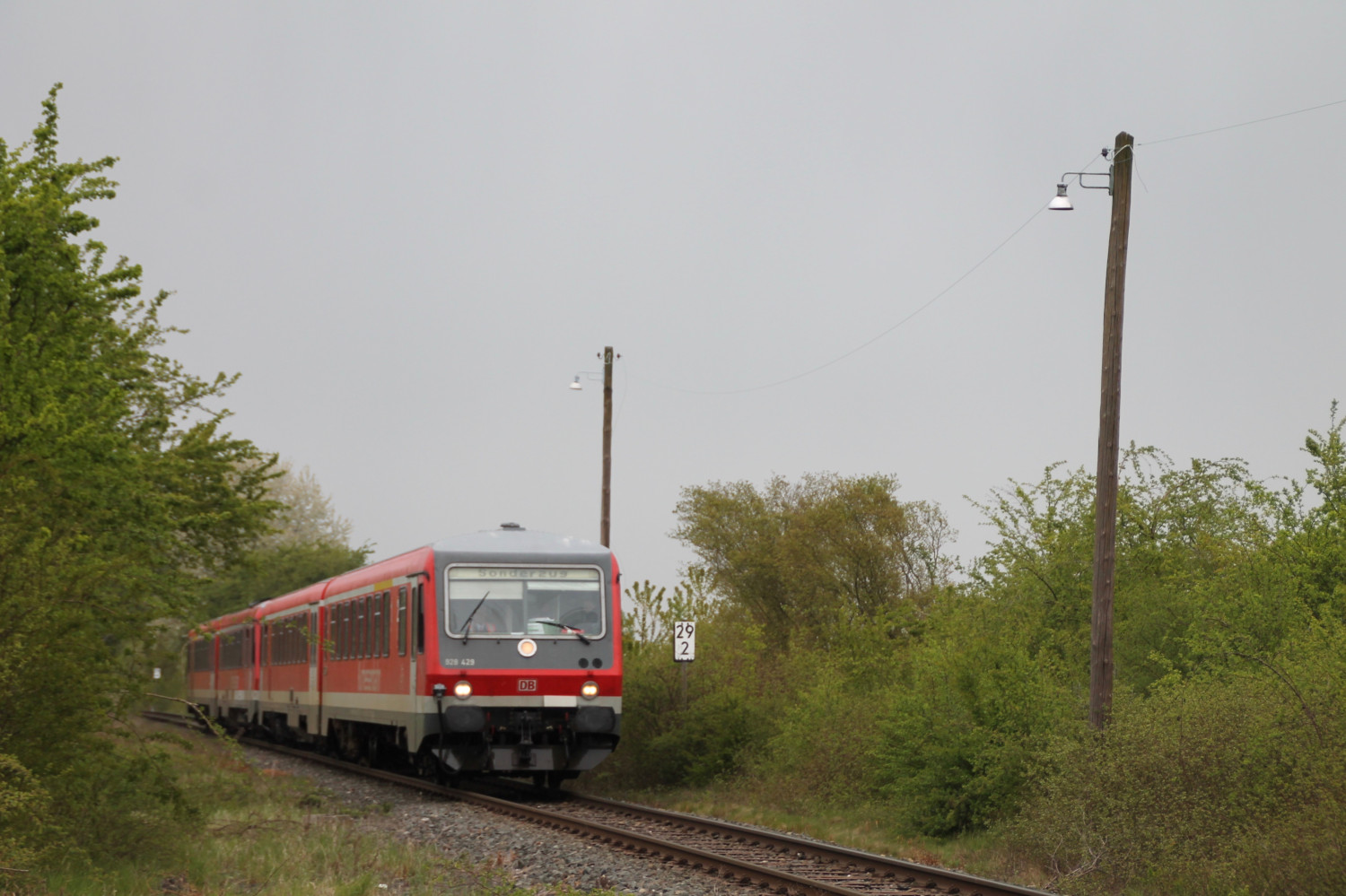628 429 und 628 419 bei Rodheim zwischen Friedberg und Friedrichsdorf, aufgenommen am 23.04.2016.