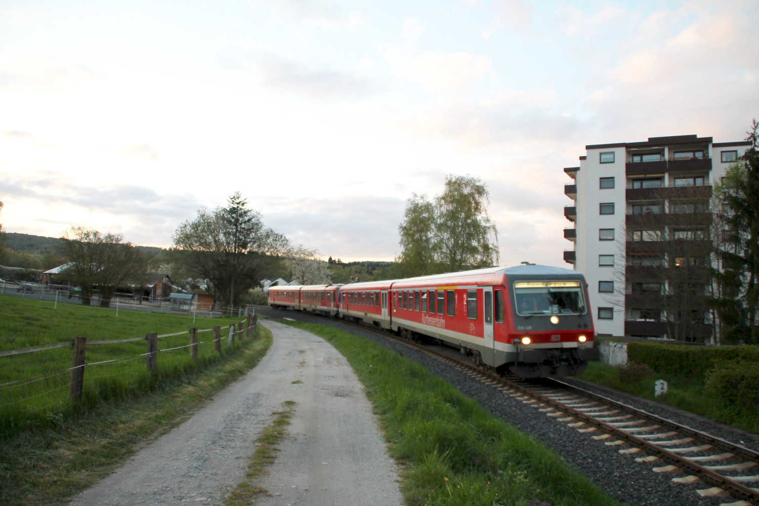 628 429 und 628 419 in Köppern auf der Taunusbahn, aufgenommen am 23.04.2016.
