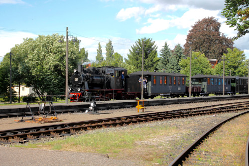 Lok 20 der Mansfelder Bergwerksbahnen erreicht Benndorf, aufgenommen am 03.07.2016.