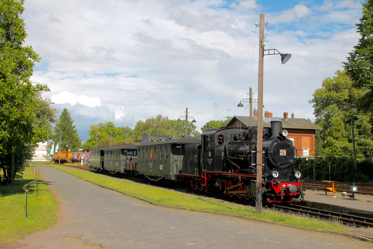 Lok 20 der Mansfelder Bergwerksbahnen steht in Benndorf, aufgenommen am 03.07.2016.
